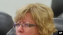 巴尔瑟罗谬委员在听取专家作证