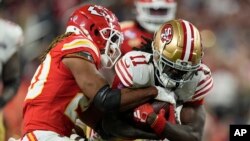 Džastina Rid (Kanzas Siti, crveni dres) zaustavlja Brendona Ajuka (San Francisko) (Foto: AP Photo/George Walker IV)