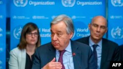 Sekjen PBB Antonio Guterres dalam konferensi pers mengenai wabah virus corona (COVID-19) di markas Organisasi Kesehatan Dunia (WHO), 24 Februari 2020.