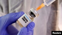 Perusahaan farmasi dunia berlomba-lomba memproduksi vaksin Covid-19 di tengah jumlah kematian yang terus meningkat (foto: ilustrasi). 