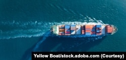 수출 컨테이너를 싣은 화물선의 모습. (이미지 자료)