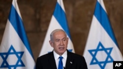 Perdana Menteri Israel Benjamin Netanyahu berbicara dalam rapat kabinet mingguan di Yerusalem, pada 21 Mei 2023. (Foto: AP/Maya Alleruzzo)