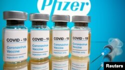 ARHIVA, ILUSTRACIJA - Proizvođač lekov ukazao da su se podaci dobijeni u testiranjima pokazali uspešnim i da će tokom novembra u SAD zatražiti odobrenje za hitnu upotrebu vakcine. (Foto: Reuters/Dado Ruvić)