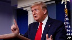 Presiden Donald Trump berbicara tentang corona di James Brady Briefing Room, 26 Maret 2020, di Washington. (Foto: AP / Alex Brandon)