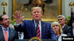 特朗普总统在白宫举行有关医疗付费问题的会议后回答记者提问。(2019年5月9日)