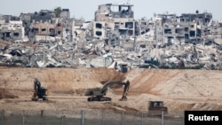 2025년 2월 9일 가자지구 북부에서 군용 차량이 작전을 펼치고 있다.