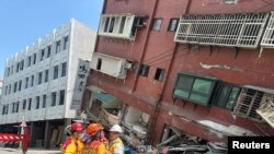 Пожежники працюють на місці землетрусу, 3 квітня 2024. REUTERS