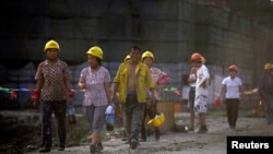 Pedestrians walk bundled against the blowing snow during a winter snowstorm in Boston, Massachusetts, Jan. 27, 2015.