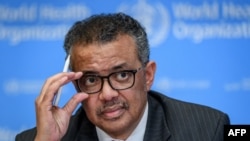 Direktur Jenderal Organisasi Kesehatan Dunia (WHO) Tedros Adhanom Ghebreyesus ketika menghadiri konferensi pers harian tentang COVID-19. (Foto: AFP)