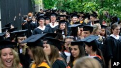 Wisuda sebuah perguruan tinggi di Amerika Serikat.