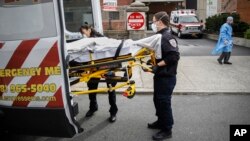 Hitna pomoć u Njujorku (Foto: AP/John Minchillo)