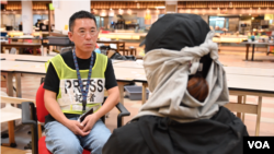 Michelle在香港理工大学被围困期间接受美国之音记者郁岗采访。（美国之音）