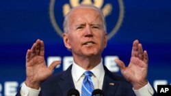 Presiden terpilih Joe Biden berbicara tentang pandemi Covid-19 dalam sebuah acara di The Queen theater, Kamis, 14 Januari 2021, di Wilmington, Delaware. (Foto: AP/Matt Slocum)