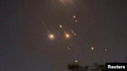 An ga wasu abubuwa masu firaye a sararin samaniyar Amman bayan da Iran ta harba jiragen yakin Isra'ila