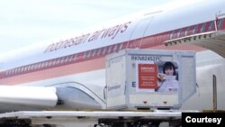 Bahan baku vaksin COVID-19 Sinovac tiba di Bandara Soekarno-Hatta, Tangerang, Banten, Senin, 12 Juli 2021. (Foto: Biro Pers Sekretariat Presiden/Kris)