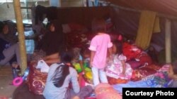Tenda pengungsian keluarga Budi Wicaksono di Bayan, Lombok Utara. foto Budi Wicaksono. (Foto courtesy: Budi Wicaksono)