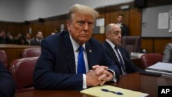 Bivši predsednik i republikanski predsednički kandidat Donald Tramp u sudnici u Njujorku (Foto: Angela Weiss/Pool Photo via AP)