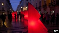 Đèn trang trí Giáng sinh ở Augusta Rua, khu mua sắm chính của Lisbon, 5/12/2011