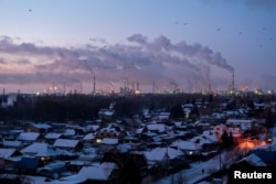 Kilang minyak di Kota Omsk di Siberia, Rusia, 8 Februari 2023. (Foto: REUTERS/Alexey Malgavko)