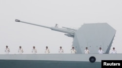 中国海军驱逐舰太原号2019年4月23日在山东青岛参加庆祝人民解放军海军建军70周年的阅兵活动。（资料照 路透社）