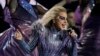 Lady Gaga saat tampil di paruh waktu laga final sepak bola Amerika, Super Bowl 51, antara New England Patriots dan Atlanta Falcons di Houston, 5 Februari 2017.