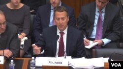 John Smith, Bivši direktor Odjela za kontrolu strane imovine (OFAC) prilikom svjedočenja pred Kongresom SAD.
