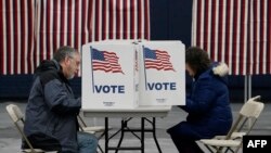 ពលរដ្ឋ​នៅ​រដ្ឋ New Hampshire បោះឆ្នោត​បឋម​ក្នុង​រដ្ឋ​សម្រាប់​បេក្ខជន​ប្រធានាធិបតី​ កាលពីថ្ងៃទី២៣ ខែមករា ឆ្នាំ២០២៤។ 