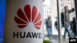 伦敦街头的华为商标