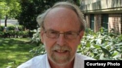 Bill Liddle adalah seorang Professor Emeritus Ilmu Politik di Ohio State University dan spesialis Asia Tenggara, khususnya politik Indonesia. Fokus riset terkininya adalah kepemimpinan politik, perilaku pemilihan dan perilaku populer terhadap politik Islam di Indonesia.