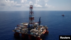 在越南头顿海岸附近的一座深水钻井平台。（2018年4月29日）