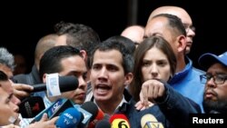 Pemimpin oposisi Venezuela yang mendeklarasikan diri sendiri sebagai presiden sementara negara itu, Juan Guaido di Caracas, Venezuela (27/1).