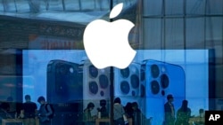 Apple Store di Beijing, China, 28 September 2021. (Foto: Andy Wong/AP)
