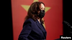 អនុប្រធានាធិបតី​សហរដ្ឋ​អាមេរិក អ្នកស្រី Kamala Harris ថ្លែង​សុន្ទរកថា​ក្នុង​ពិធី​សម្ពោធ​ជា​ផ្លូវការ​នៃ​ការិយាល័យ​ថ្មី​ប្រចាំ​តំបន់​អាស៊ី​អាគ្នេយ៍​របស់​ទីភ្នាក់ងារ​គ្រប់គ្រង​និង​បង្ការ​ជំងឺ CDC នៅ​ទីក្រុង​ហាណូយ ប្រទេស​វៀតណាម​នៅ​ថ្ងៃទី២៥ ខែសីហា ឆ្នាំ២០២១។