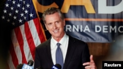 加利福尼亚州州长纽森在加州民主党总部发表讲话（2021年9月14日）