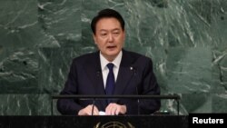 FOTO FILE: Presiden Korea Selatan Yoon Suk Yeol berpidato di Sesi ke-77 Majelis Umum PBB di Markas Besar PBB di New York City, AS, 20 September 2022. (REUTERS/Brendan McDermid/File Foto)