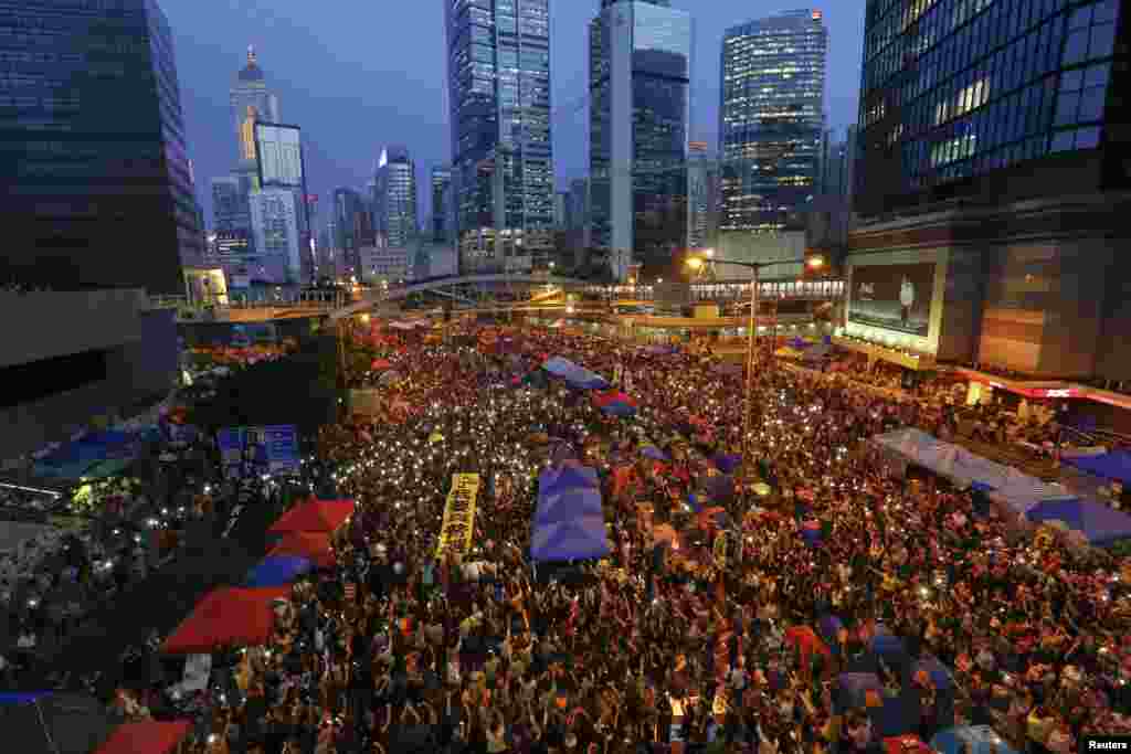 Pro-democracy demonstrators hold banners and shine light from their phones as they mark exactly one month since they took to the streets, in Hong Kong&#39;s financial district, Oct. 28, 2014. 