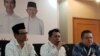 Direktur Hukum dan Advokasi Tim Kampanye Nasional (TKN) Jokowi, Ade Irfan Pulungan (duduk di tengah) (foto: VOA/Ahmad Bhagaskoro)