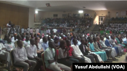 Matasan da suka taru a Yamai