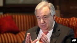 资料照片：联合国秘书长古特雷斯在巴基斯坦拉合尔接受美联社采访。(2020年2月18日)