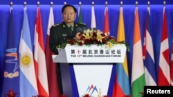 Ketua Komisi Militer Pusat China, Zhang Youxia, berbicara dalam Forum Xiangshan Beijing yang digelar di Beijing, China, pada 30 Oktober 2023. (Foto: Reuters/Florence Lo/Pool) 