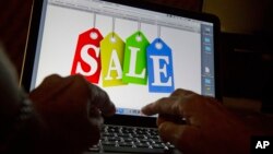 Očekuje se da potrošnja bude 12,4 milijarde dolara na sajber ponedeljak (foto: AP/Wilfredo Lee, arhiva)
