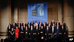 北约成员国外长4月3日在华盛顿出席会议，庆祝北约成立70周年。