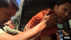 A Cambodian prison authority pushed Ny Sokha, Adhoc's head of monitoring, into a car after the appeal court had announced its verdict on Friday September 02, 2016. (Kann Veichika/VOA Khmer)