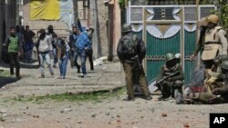 Bentrokan di Kashmir, Minggu, 9 April 2017.