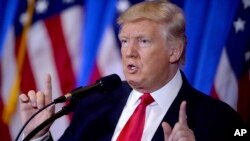 美国总统特朗普对记者发表讲话。(2020年9月18日)