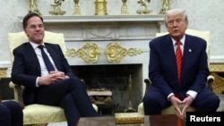 Američki predsednik Donald Tramp sa generalnim sekretatom NATO-a Markom Ruteom u Beloj kući (REUTERS/Evelyn Hockstein)