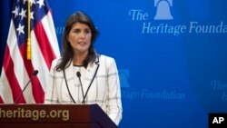 Duta Besar AS untuk PBB Nikki Haley berbicara di The Heritage Foundation mengenai pengunduran diri AS dari Dewan HAM PBB, di Washington, 18 Juli 2018.
