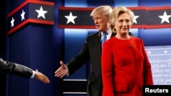 （资料图）2016年9月26日举行的第一场大选辩论中，唐纳德•川普与希拉里•克林顿上台。