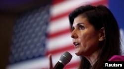 Niki Hejli na predizbornom skupu sadašnjeg guvernera države Virdžinija, Glena Jankina, pred izbore 2021. godine (Reuters/Evelyn Hockstein)