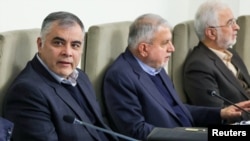 Menteri Perminyakan Iran Mohsen Paknejad (kiri) dalam pertemuan di Teheran (foto: dok). 